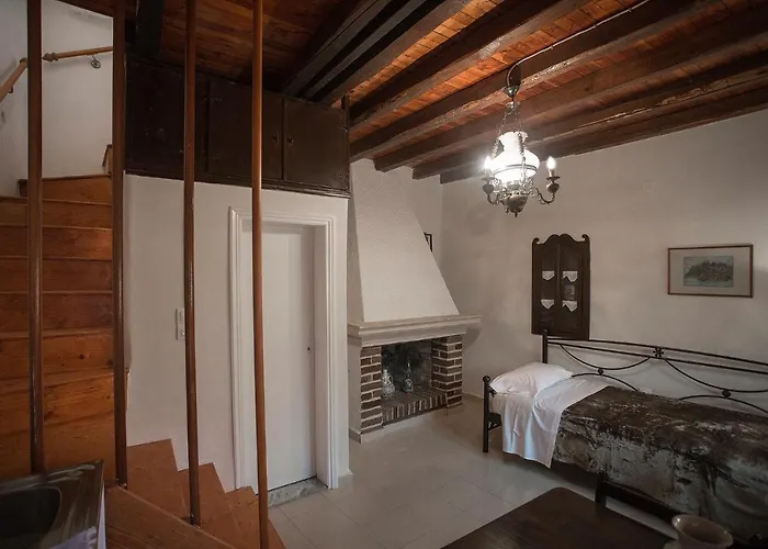 Traditional Cozy House In The Village Ano Garounas